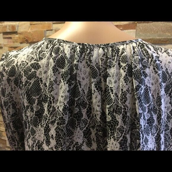 L’AGENCE 100% Silk Lace printed Tie neck blouse - Picture 5 of 8